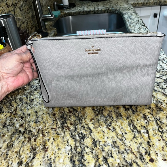 Kate Spade Large Pebbled Leather Envelope Wristlet 7X11 EUC - Picture 1 of 5